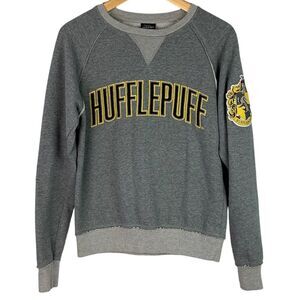 Universal studios the wizarding  world of Harry Potter hufflepuff sweater size S